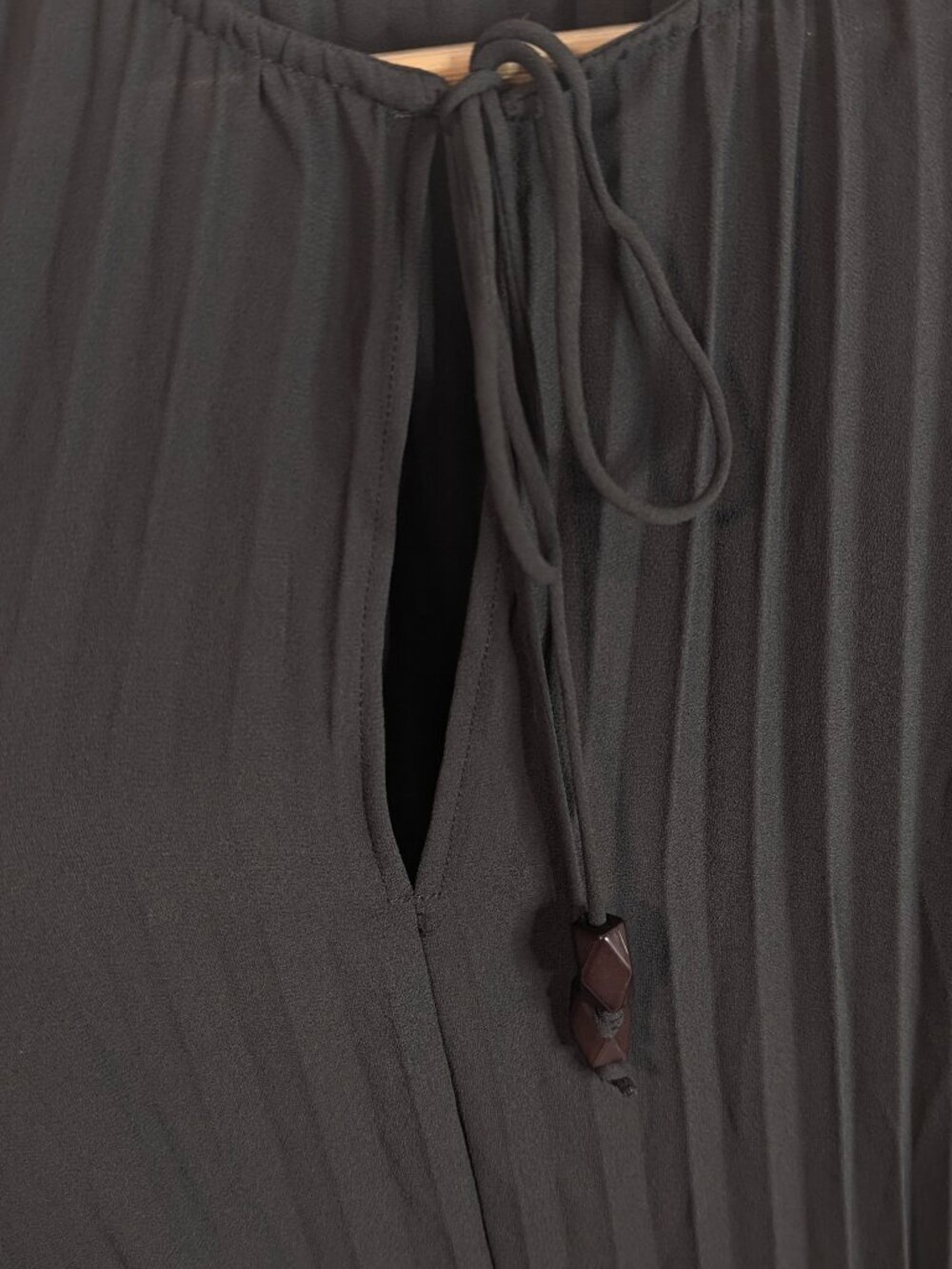 Zara Pleated Maxi Dress Black Belted Beaded Tie Neck Blouson Sleeve M Minimalist - Picture 5 of 16